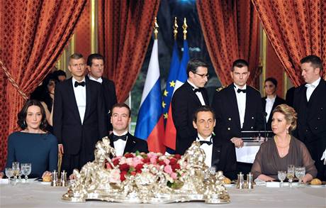 Sarkozyovi a Medvedvovi na slavnostn veei